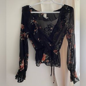 Flattering black flowered transparent blouse size small new mode